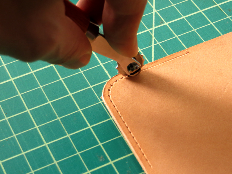Tandy Leather Stitching Wheel on Curve